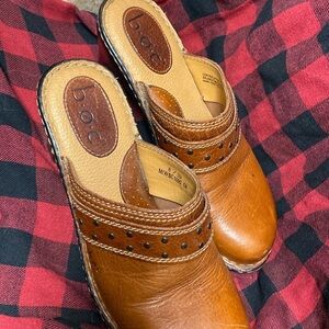 b•o•c Leather Size 8 Clogs